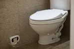 Er zal geen spoor van een urinaire steen zijn: onthoud deze 3 toiletreinigende producten